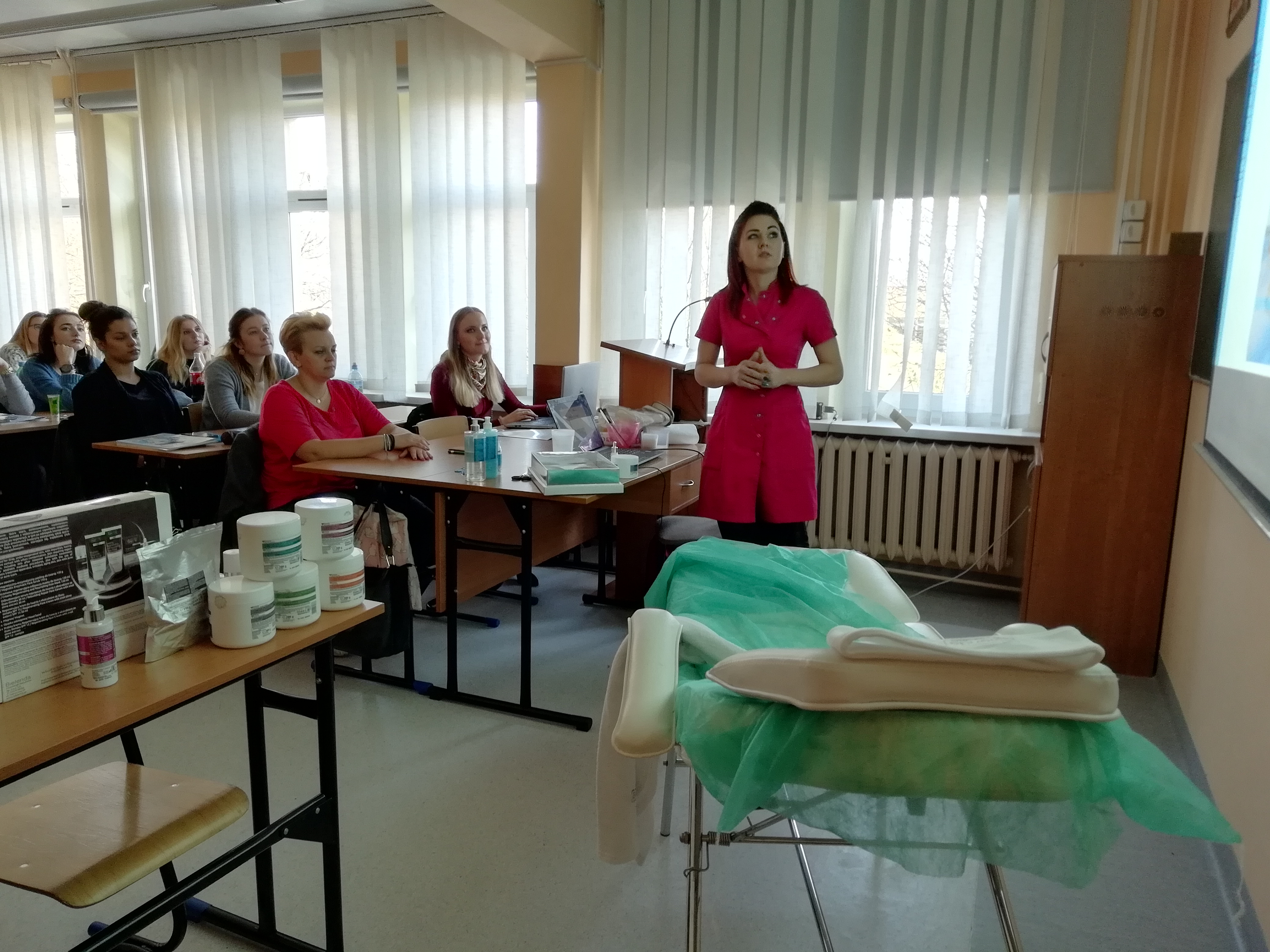 Pokaz zabiegów kosmetycznych z użyciem kosmetyków Bielenda
