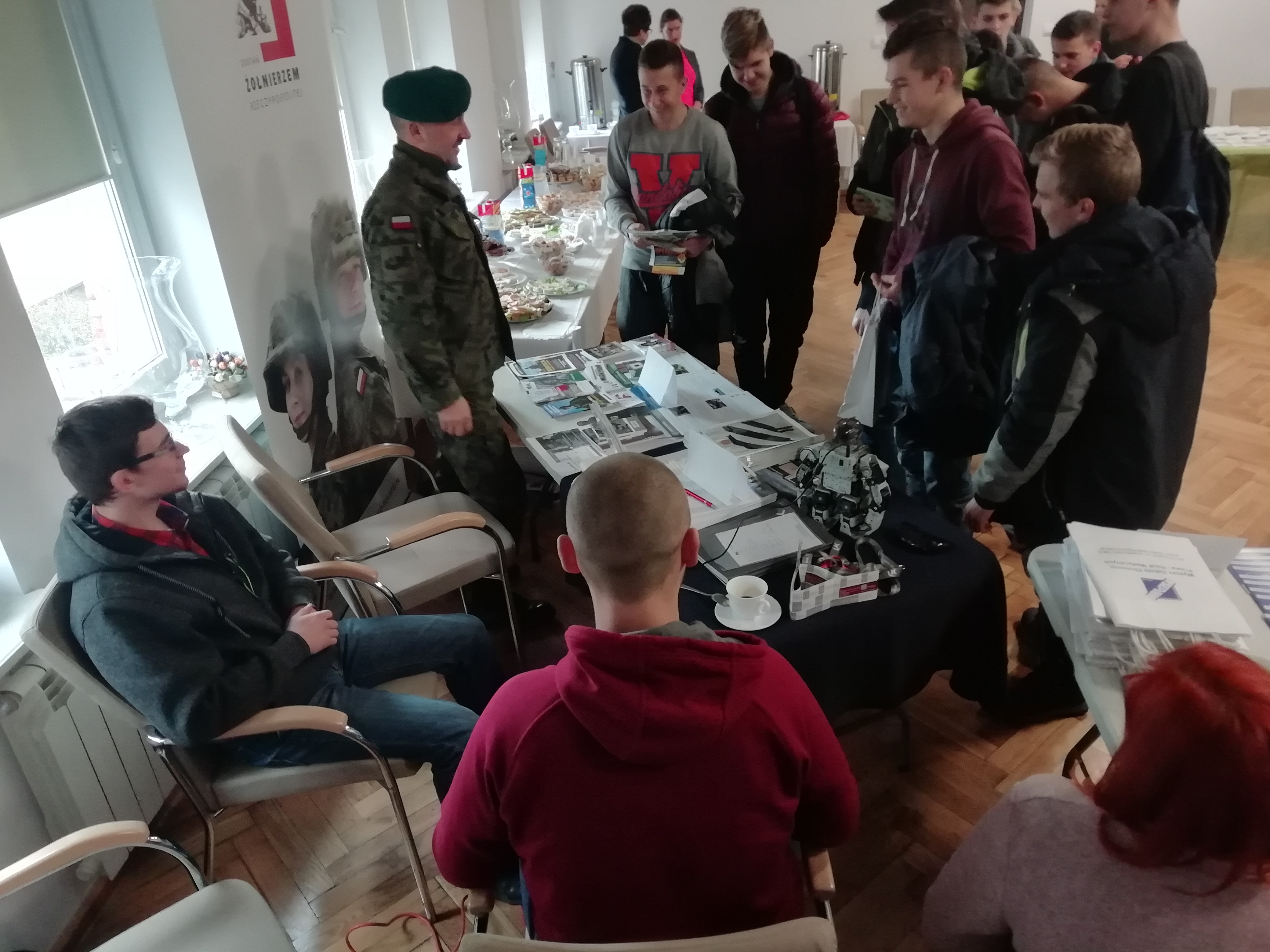 Studenci mechatroniki na Targach ekudacyjnych