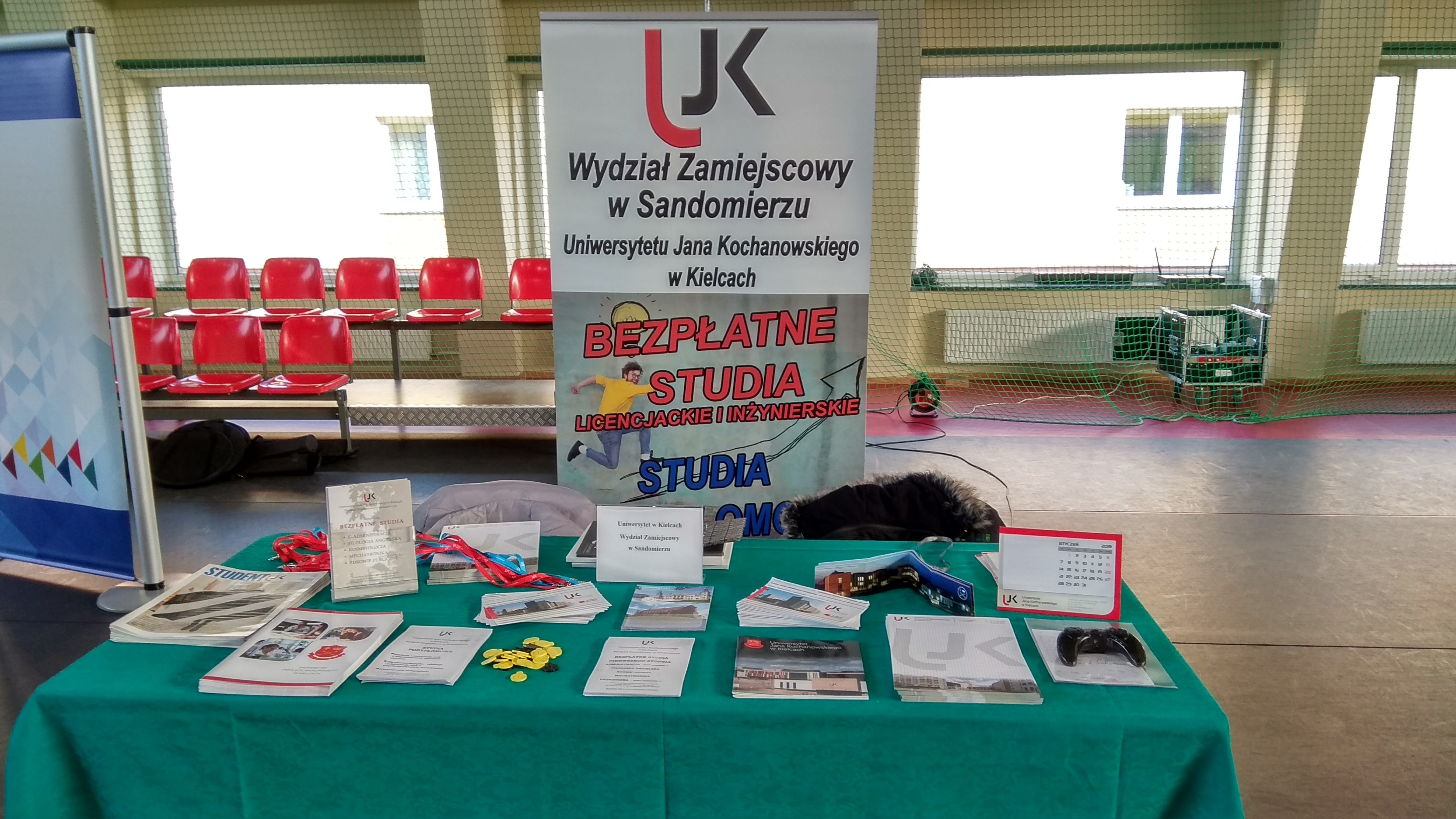 Stanowisko UJK podczas targów