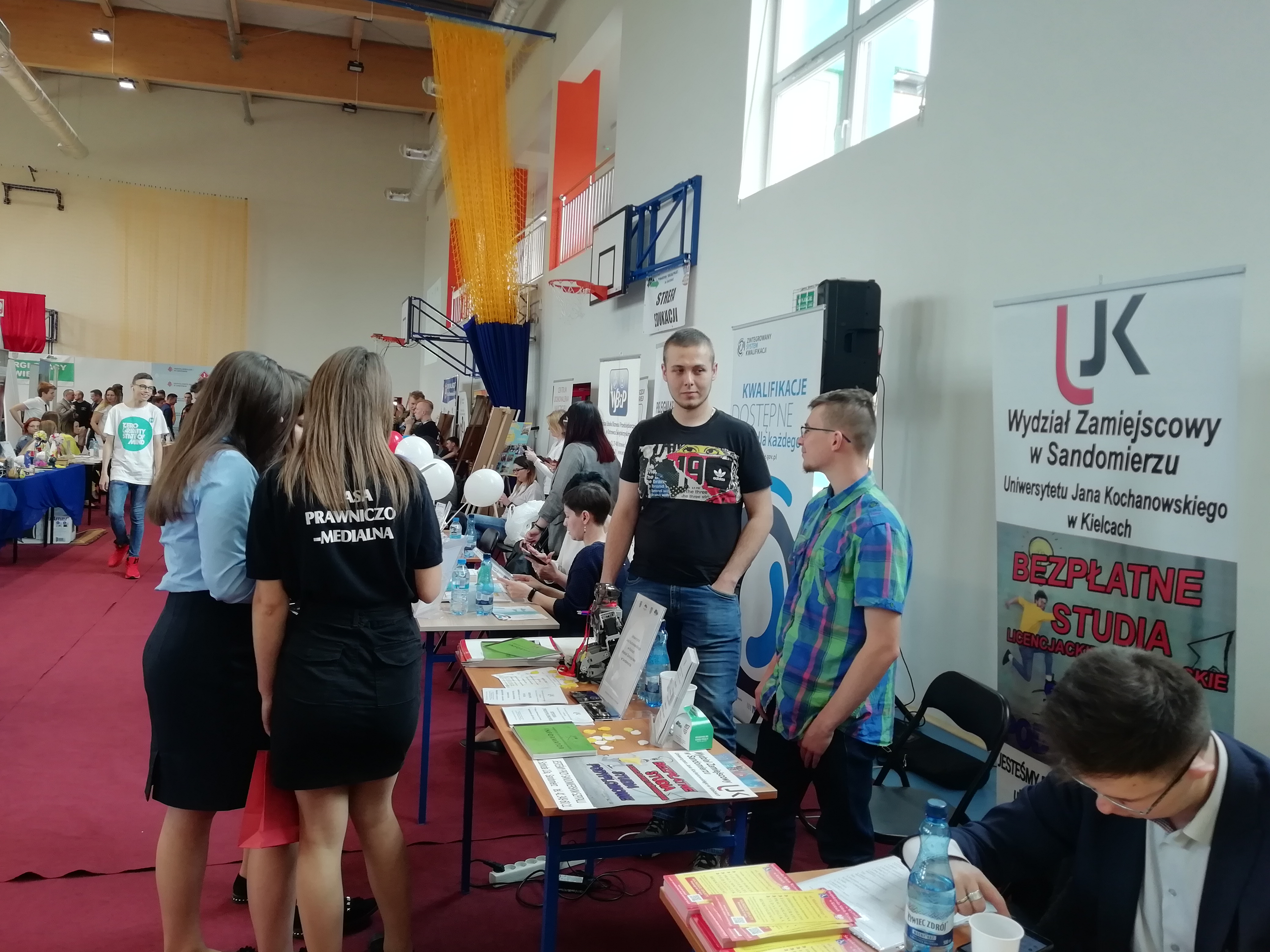 Studenci mechatroniki na Targach ekudacyjnych w sandomierzu