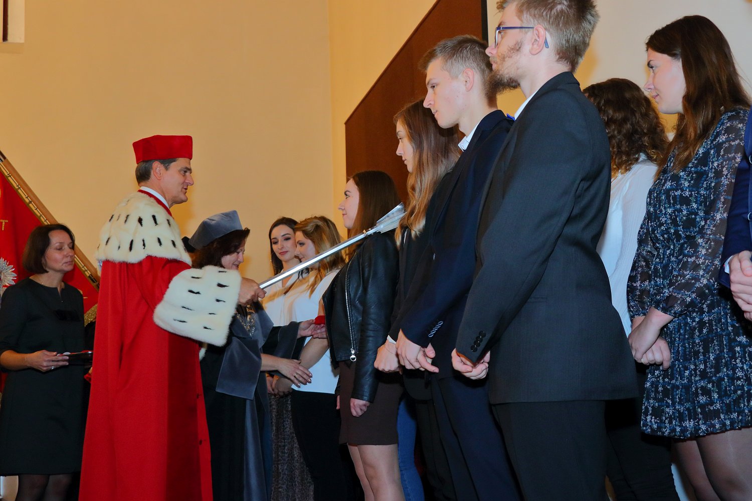 Inauguracja roku akademickiego na sali rycerskiej w sandomierskim muzeum
