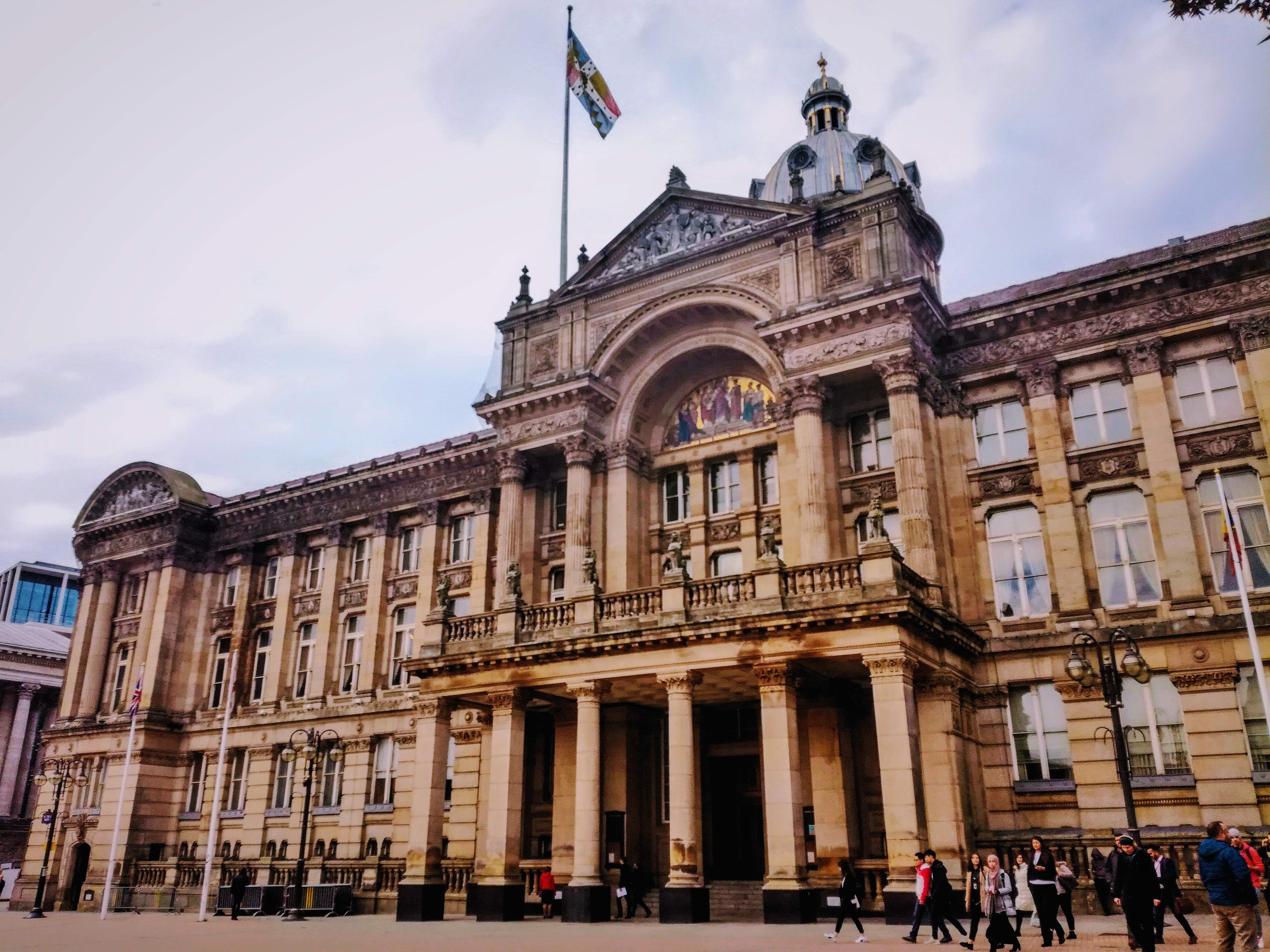 Zdjęcie przedstawiający zabytkowy pałac, siedzibę uczelni