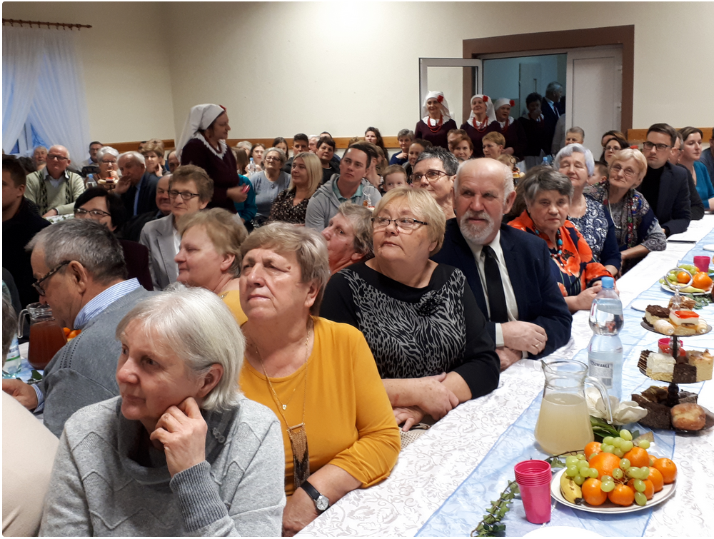 Słuchacze SUTW podczas spotkania z okazji dnia babci i dziadka