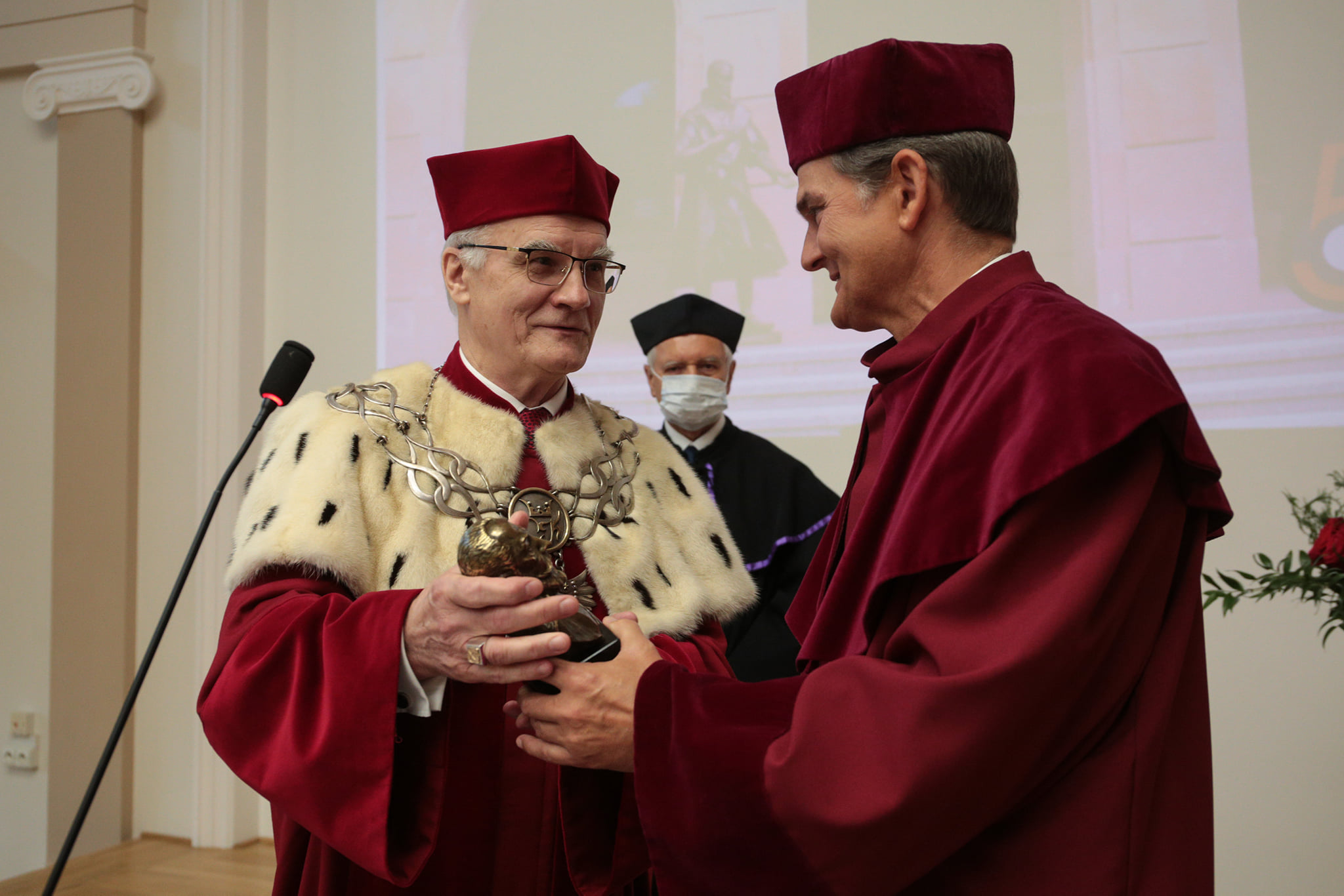 Ceremoniał przekazania władzy i insygniów rektorskich